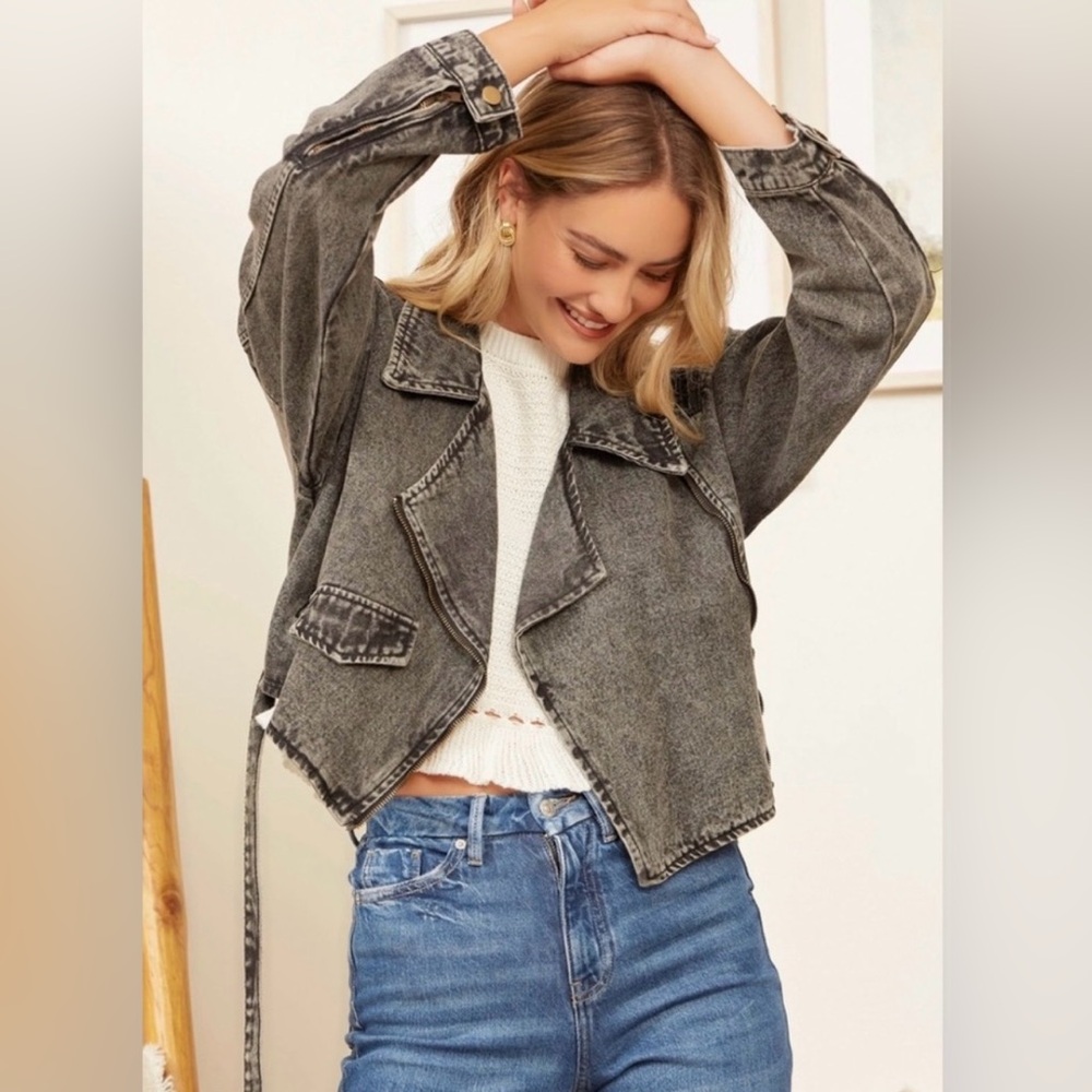 ANDREE BY UNIT Washed Black Cropped Jean Jacket
